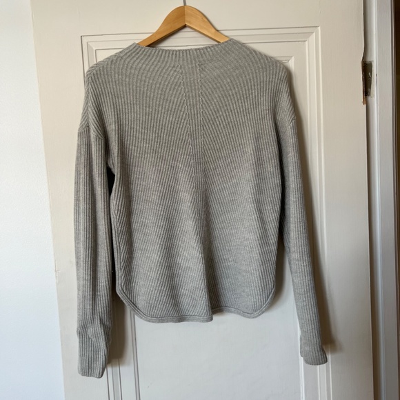 Aritzia Babaton Sweater - Picture 5 of 5